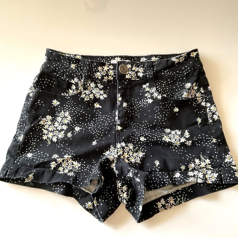 SO JUNIORS HIGH RISE SHORTIE SHORTS BLACK DAISY FLORAL SIZE 7 BOHO